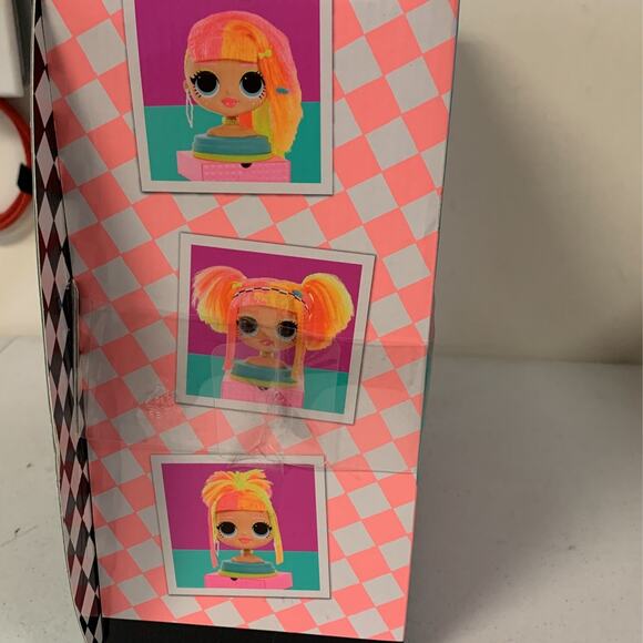 L.O.L. Surprise! O.M.G. Styling Head Neonlicious With 30 Surprises - 1 S… - Picture 3 of 6